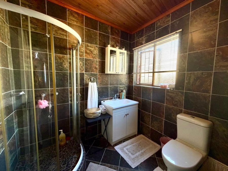 6 Bedroom Property for Sale in Heiderand Western Cape